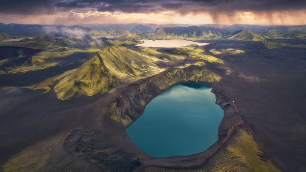 Hnausapollur volcanic crater lake, Fjallabak Nature Reserve, Landmannalaugar, Iceland