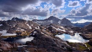 ｢ベア湖盆地｣アメリカ, カリフォルニア州, シエラ・ハイ・ルート (© Rachid Dahnoun/Aurora Photos)(Bing Japan)