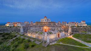 埃尔瓦什附近的格拉萨圣母堡，葡萄牙 (© Luis Pina Photography/Shutterstock)(Bing China)