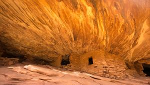 House on Fire Ruin in Mule Canyon, Cedar Mesa, Utah (© Pete Lomchid/Getty Images)(Bing United States)
