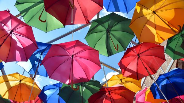 Installazione artistica di ombrelli, Borough Market, Londra, Inghilterra