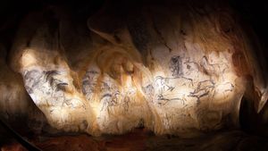 Reproductions fresques de la Grotte de Chauvet, Ardèche, France (© Abaca Press/Alamy Stock Photo)(Bing France)