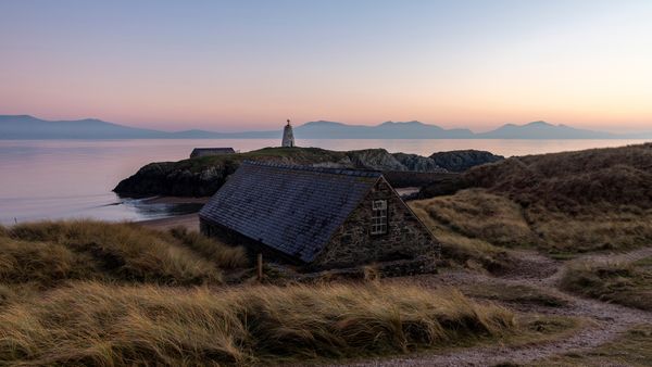 Cottage e faro di Tŵr Mawr, Ynys Llanddwyn, Galles, Regno Unito
