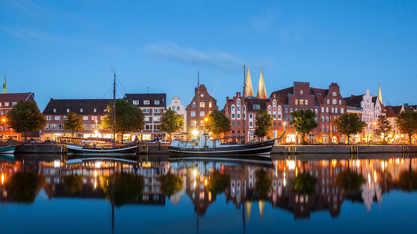 Traveufer in Lübeck, Schleswig-Holstein, Deutschland
