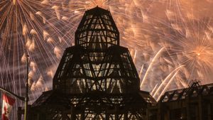 Canada Day firework show behind the National Gallery of Canada, Ottawa (© gqxue/iStock Editorial/Gettty Images)(Bing Canada)