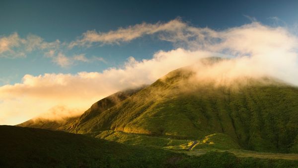 Antilles françaises, Guadeloupe, brume sur le volcan de la Soufrière