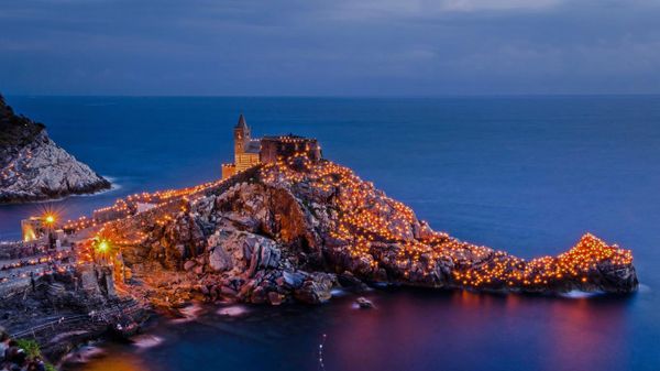 Chaque 17 août, le village de Porto Venere, en Italie, célèbre la fête de la Madone Blanche