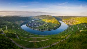 克罗夫附近的摩泽尔河，德国 (© Jorg Greuel/Getty Images)(Bing China)