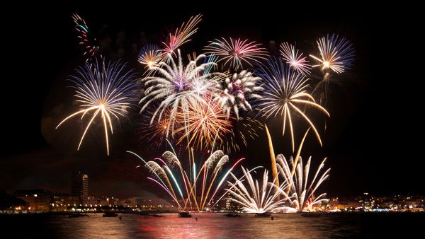 Fuegos artificiales en Palamós, Gerona, Cataluña, España
