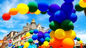 Rainbow balloons at the pride parade in Brighton, East Sussex, England (© Joel Sharpe/Getty Images)(Bing United Kingdom)