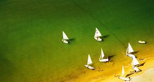 山东青岛黄海边的帆船 (© TAO Images Limited/Getty Images) &copy; (Bing China)