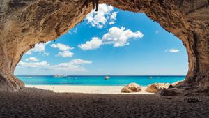 Orosei, Sardinien, Italien (© EyeEm Mobile GmbH/Getty Images)(Bing Deutschland)