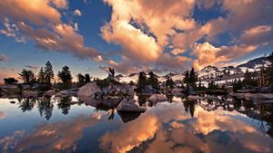 John Muir Trail, près de Mammoth Lakes, Californie (© Brad Goldpaint/Getty Images)(Bing France)
