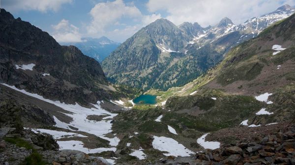 Lac de montagne dans le parc national du Mercantour, France