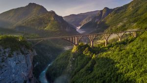 Le pont de Đurđevića Tara au Montenegro (© Hike The World/Shutterstock)(Bing France)