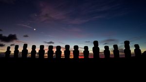Estatua Moais en la Isla de Pascua, Chile (© Karine Aigner/Tandem Stills + Motion)(Bing España)