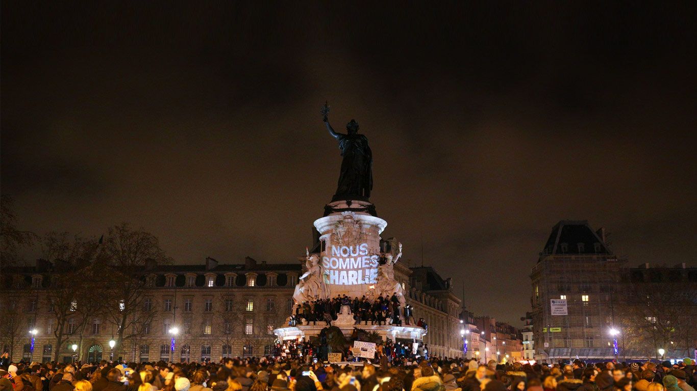 Rassemblement après l’attentat commis dans les locaux de Charlie Hebdo, place de la République, Paris