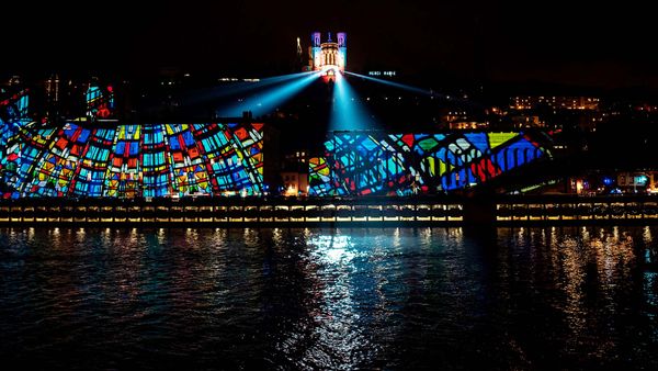 Basilique Notre Dame de Fourvière à Lyon pendant la Fête des Lumières