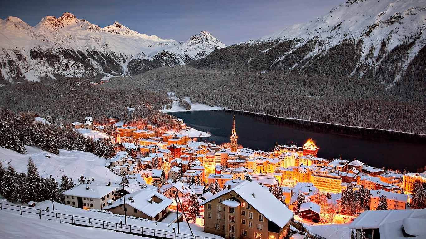 St. Moritz mit St. Moritzersee, Oberengadin, Kanton Graubünden, Schweiz