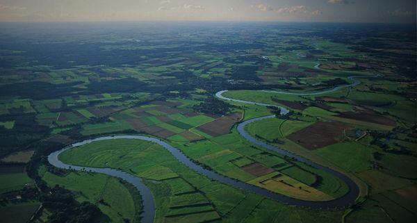 Luftbild der mäandernden Weser, Niedersachsen, Deutschland