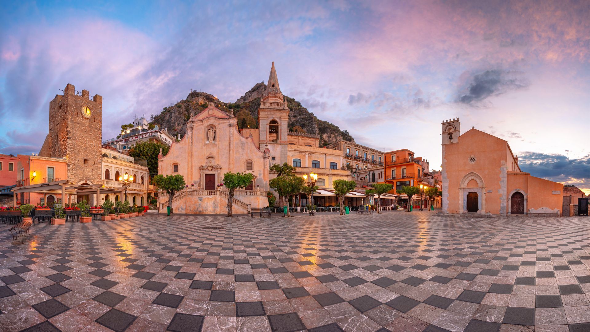 Piazza IX Aprile, Taormina, Sicily, Italy
