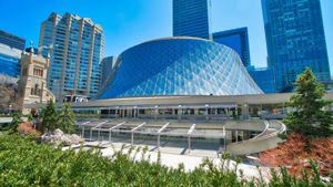 The Roy Thomson Hall, Toronto, Ontario (© eskystudio/Shutterstock)(Bing Canada)