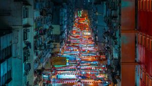 ｢廟街夜市｣香港, 油麻地 (© Peter Stewart/500px)(Bing Japan)