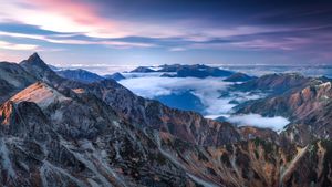 日本アルプス (© Sergey Alimov/Getty Images)(Bing Japan)