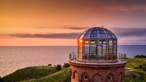 Drohnenaufnahme des Peilturms am Kap Arkona, Rügen, Mecklenburg‑Vorpommern (© Stefan Dinse/Getty Images)(Bing Deutschland)