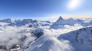 瑞士采尔马特附近，本宁阿尔卑斯山脉 (© AirPano)(Bing China)