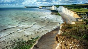 The Seven Sisters Country Park in East Sussex (© Roy Shakespeare/Corbis)(Bing United Kingdom)