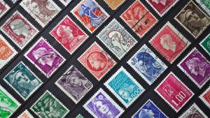 Collection de timbres représentant Marianne, symbole de la République française (© Virginie Schleiermacher/Alamy Stock Photo)(Bing France)