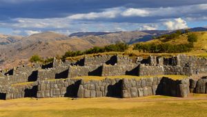 Inca ruin of Sacsayhuamán near Cusco, Peru (© SL_Photography/Getty Images)(Bing United States)