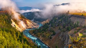 Calcite Springs Overlook and Yellowstone River, Yellowstone National Park, Wyoming (© Rebecca L. Latson/Getty Images)(Bing Canada)