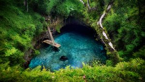 トスア・オーシャン・トレンチ, サモア ウポル島 (© Chris McLennan/Alamy)(Bing Japan)