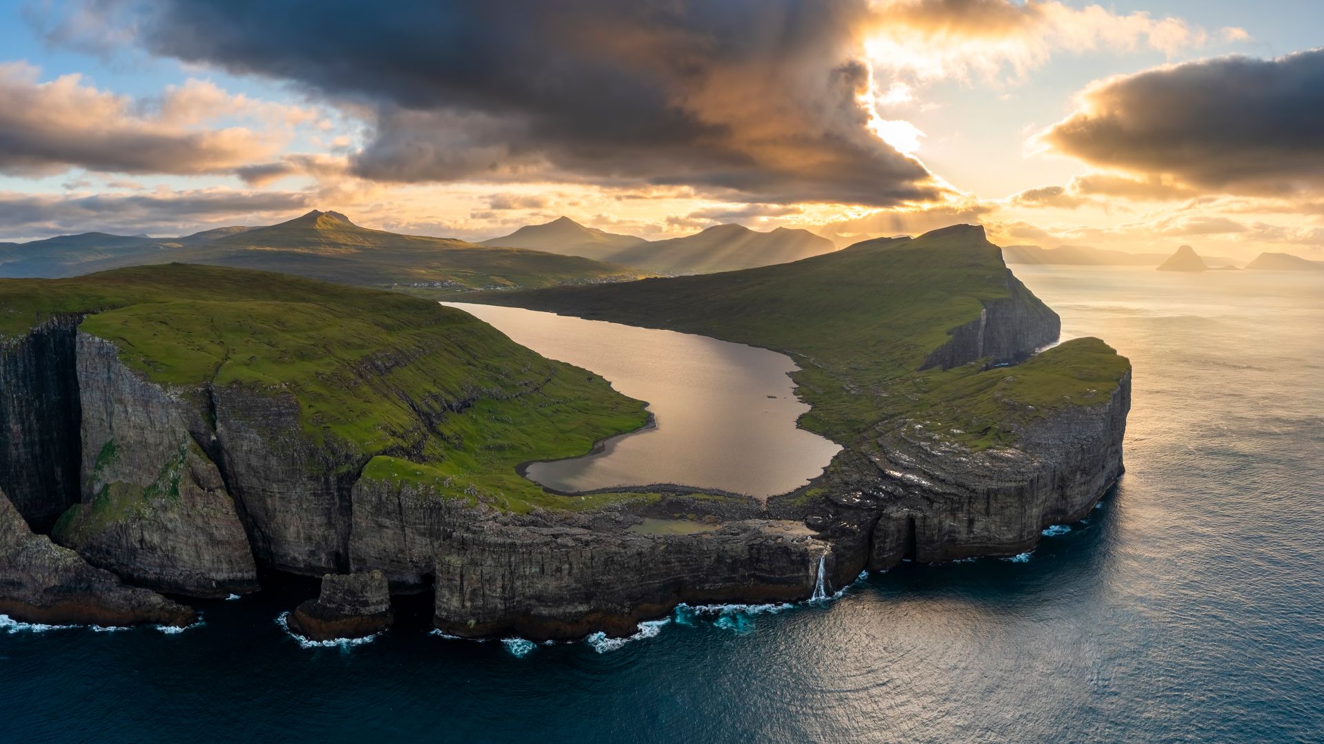 Sørvágsvatn lake, Island of Vágar, Faroe Islands