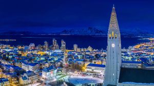 ｢レイキャヴィーク｣アイスランド (© Arctic-Images/Corbis Documentary/Getty Images)(Bing Japan)