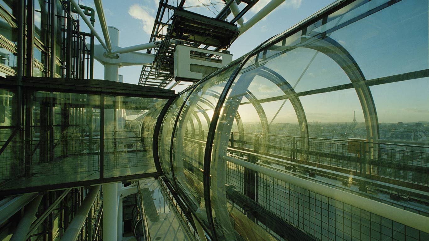 La « Chenille », escalier mécanique du Centre Pompidou, Paris