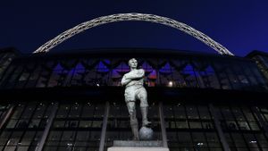 Statue of Bobby Moore outside Wembley Stadium, London (© Richard Heathcote/The FA/Contributor/Getty Images)(Bing United Kingdom)