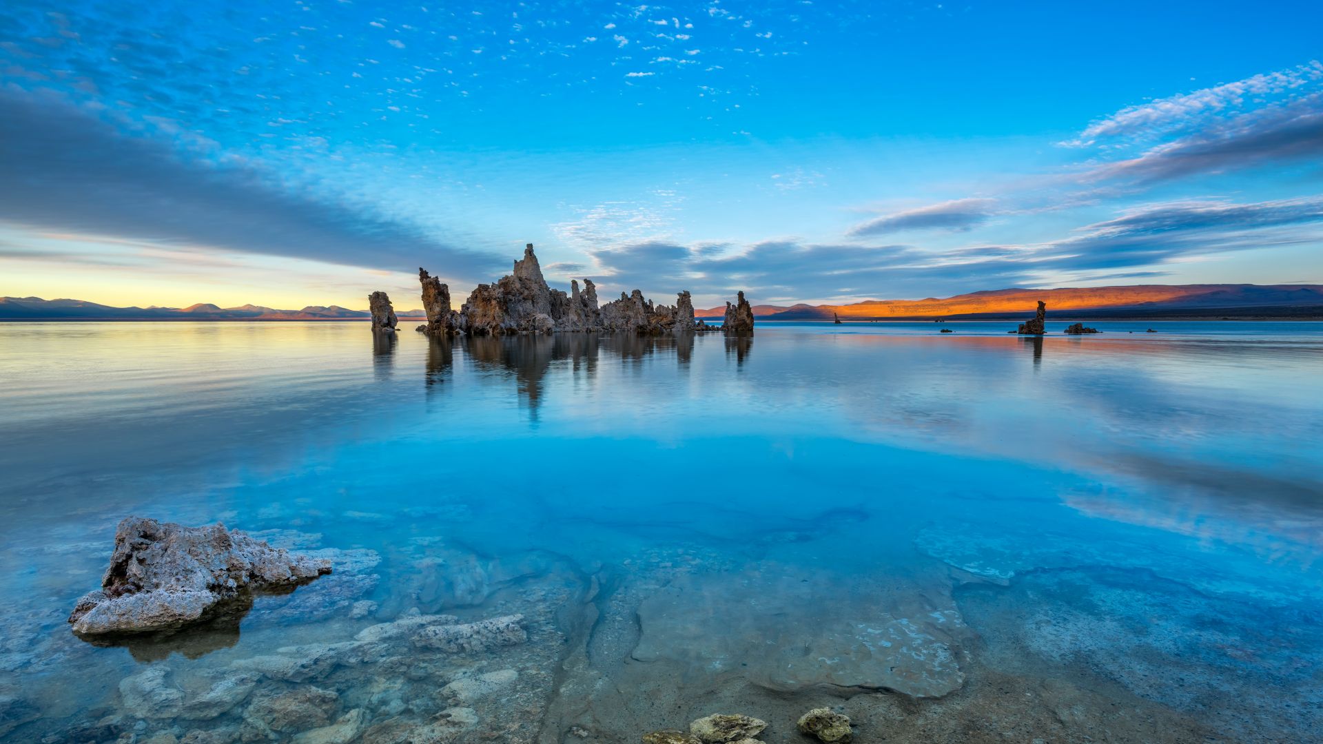 Formazione di tufo sul lago Mono, California, USA
