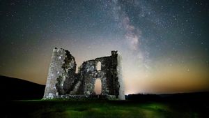 The Milky Way over Skelton Tower on the North York Moors (© Martin Williams/Alamy)(Bing United Kingdom)
