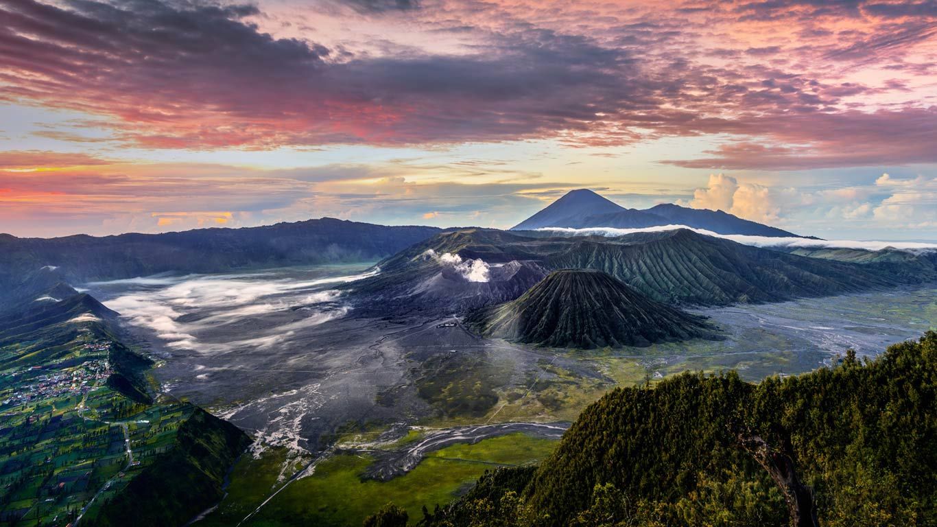 ｢煙を吐くブロモ山｣インドネシア, ジャワ島東部