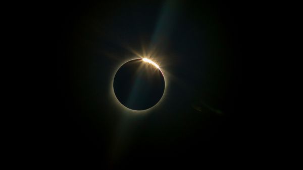 Le soleil caché par la lune lors de l’éclipse totale de La Higuera, Chili, le 2 juillet 2019
