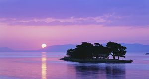 ｢宍道湖の夕暮れ｣島根, 松江市 (© JTB Photo/Japan Travel Bureau/Photolibrary) &copy; (Bing Japan)