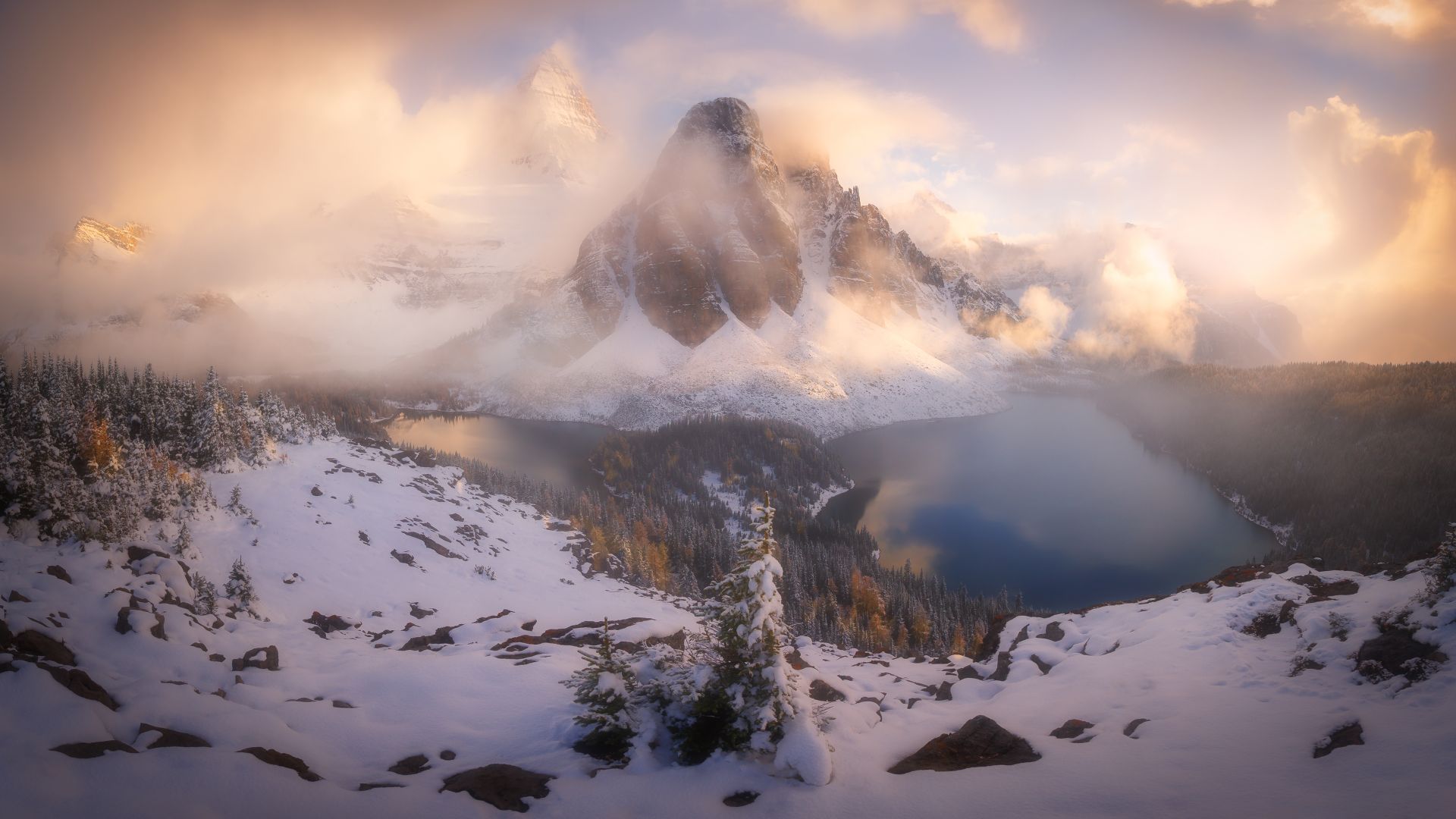 Tempesta di schiarite al tramonto, Parco Provinciale del Monte Assiniboine, Canada