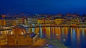 Port vénitien et vieille ville de La Canée, Crète (© Hercules Milas/Alamy)(Bing France)