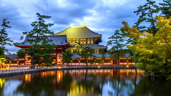 ｢東大寺大仏殿と鏡池｣奈良