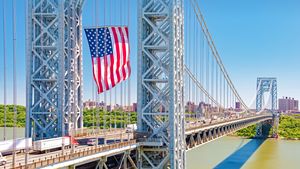 The George Washington Bridge displays the American flag in honor of Flag Day, June 14, 2016, Fort Lee, New Jersey (© Robert D. Barnes/Getty Images)(Bing United States)