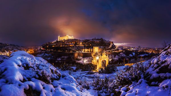 Luces de Toledo encendidas tras una tormenta de nieve