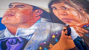 Artist Jesus \'CIMI\' Alvarado painting his mural \'Fronterizos\' on a wall of the El Paso Museum of Art, El Paso, Texas (© Paul Ratje/AFP via Getty Images)(Bing United States)